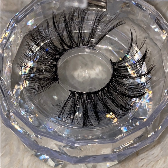 Lashes💕 - Picture 7 of 10